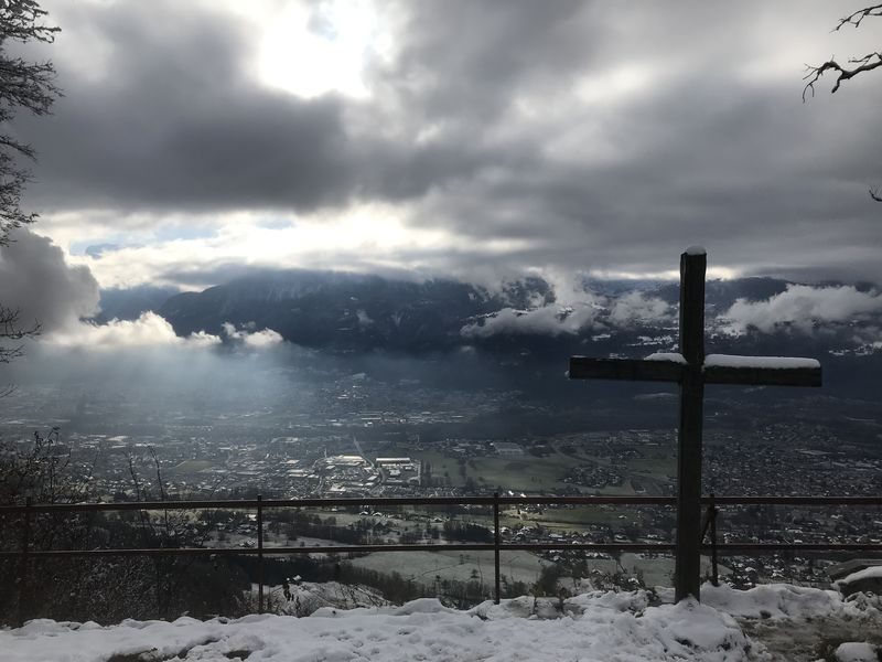 © Snowshoe hike with typical alpine meal - Gauthier Carole