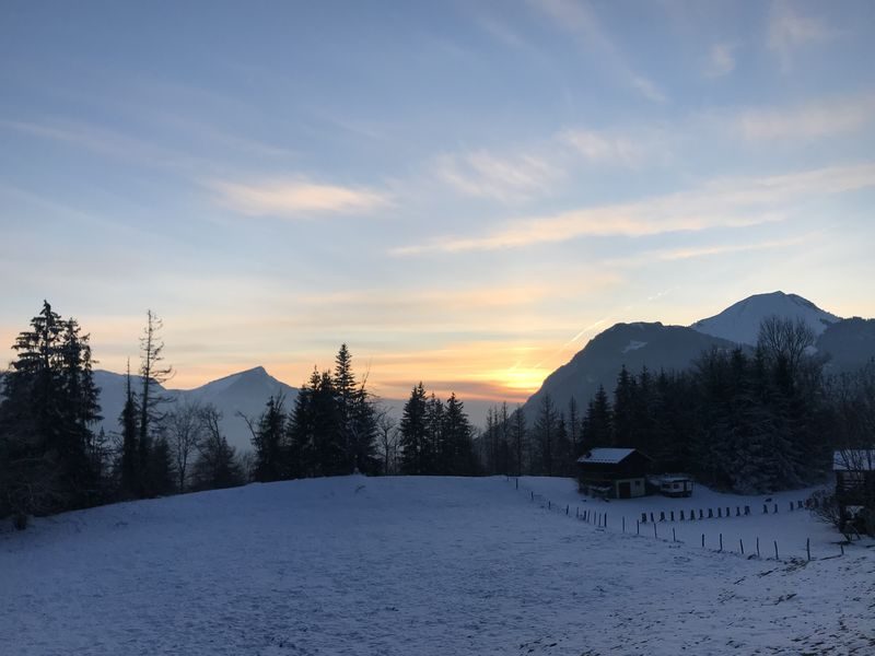 © Snowshoe hike with typical alpine meal - Gauthier Carole