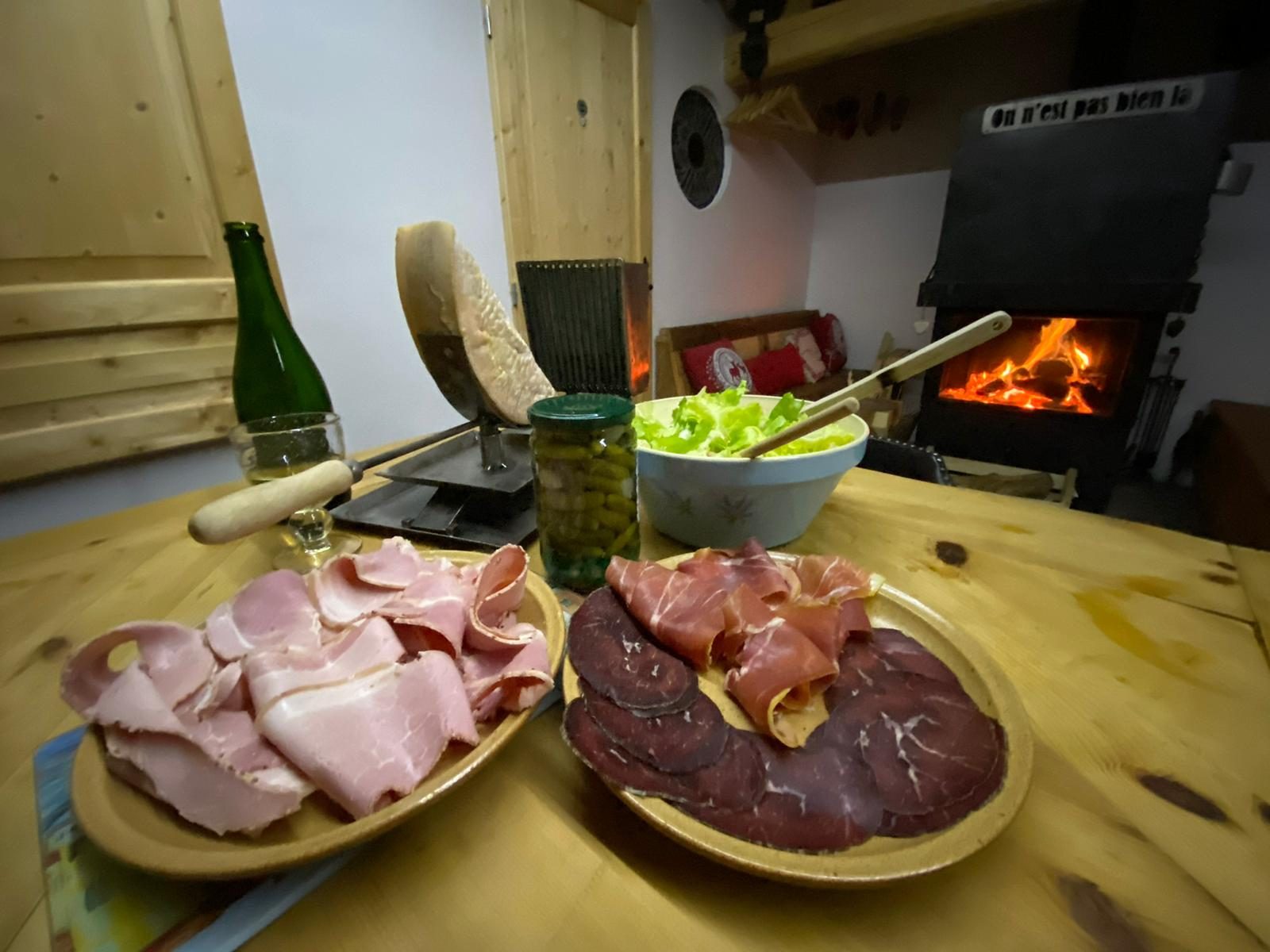 © Snowshoe hike with typical alpine meal - Gauthier Carole