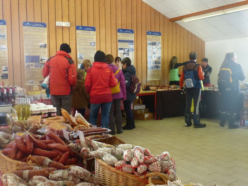 © Farmers' market - Praz de Lys Sommand Tourisme