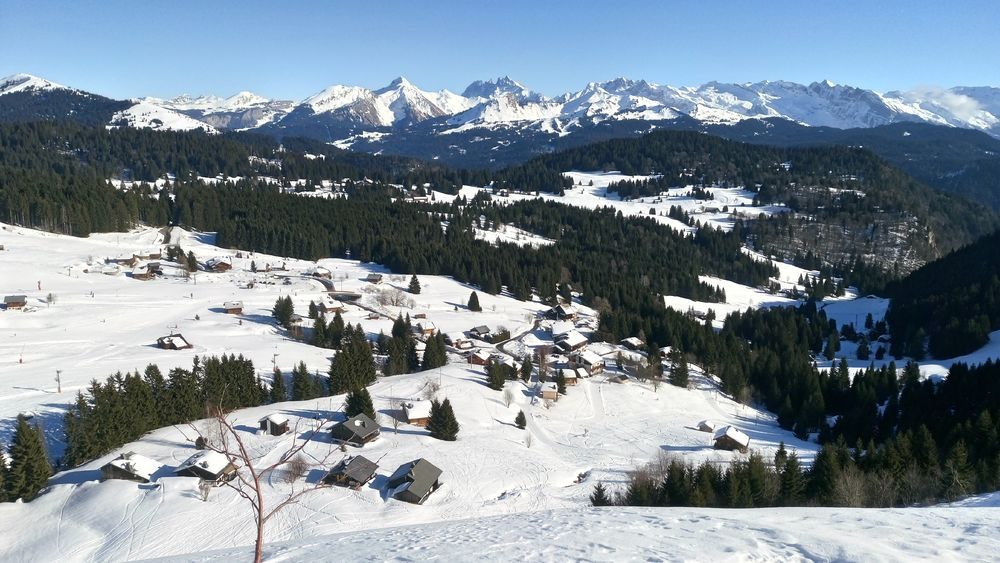 © La grande boucle de Gron - Praz de Lys Sommand Tourisme