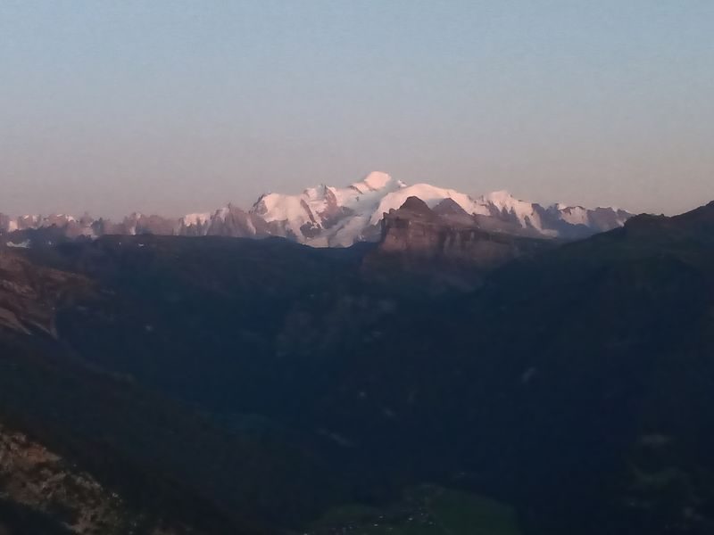 © Hiking : Sunset and chamois - Mathias Mercier