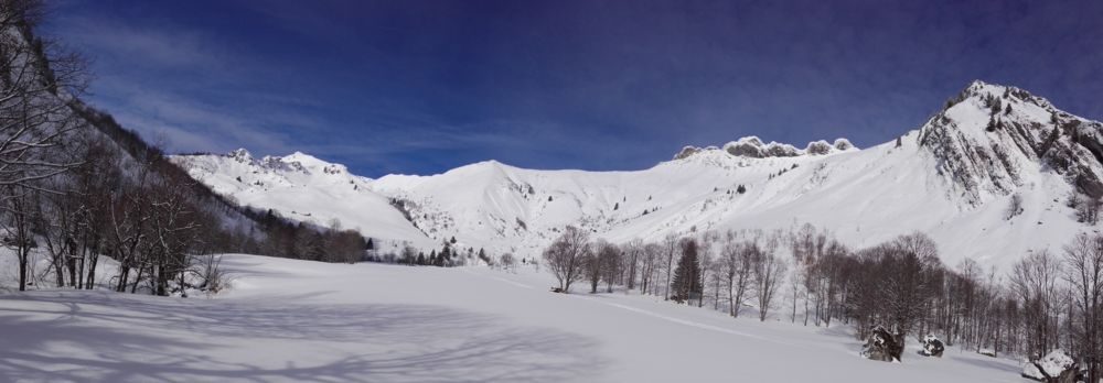 © Snowshoeing and picnic day with the chamois - Mathias Mercier