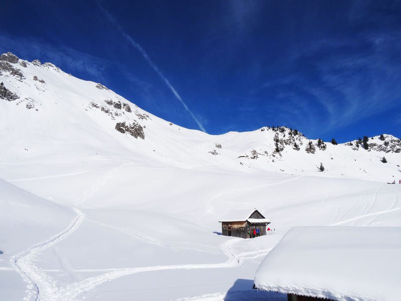 © Tour of the Roc d'Enfer in an expedition tepee - Vecteur Montagne