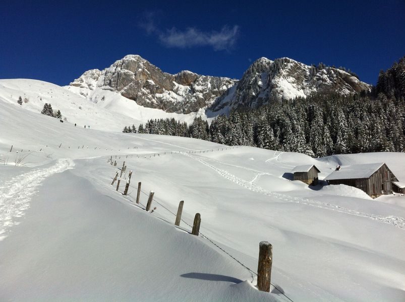 © Tour of the Roc d'Enfer in an expedition tepee - Vecteur Montagne