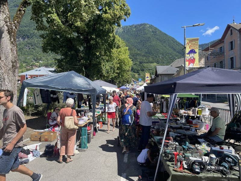 © Firemen's Association flea market - Praz de Lys Sommand Tourisme