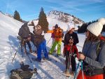 © Snowshoeing and picnic day with the chamois - .