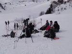 © Snowshoeing and picnic day with the chamois - .
