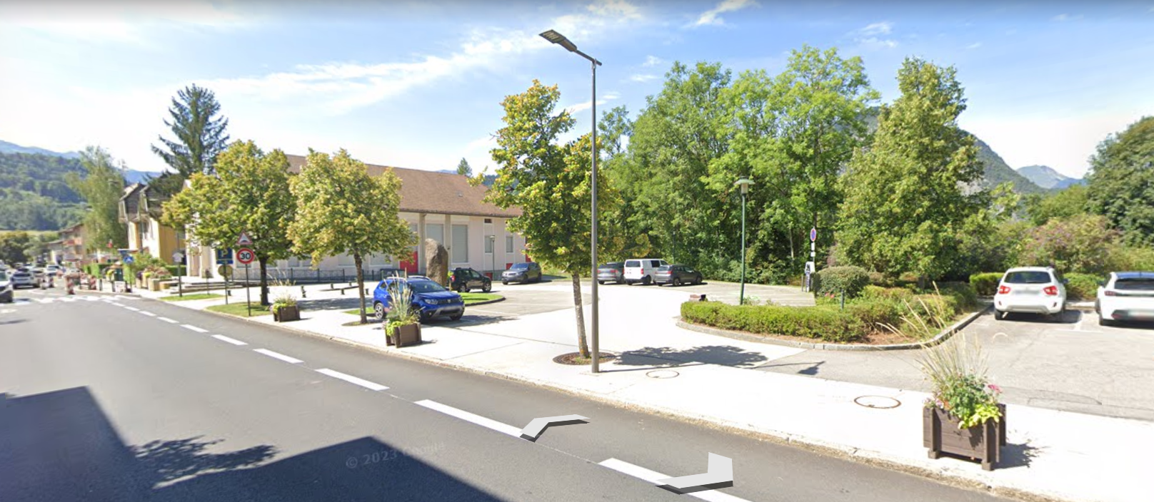 © Parking de la salle de fêtes - Google earth
