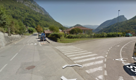 School parking lot / Agorespace