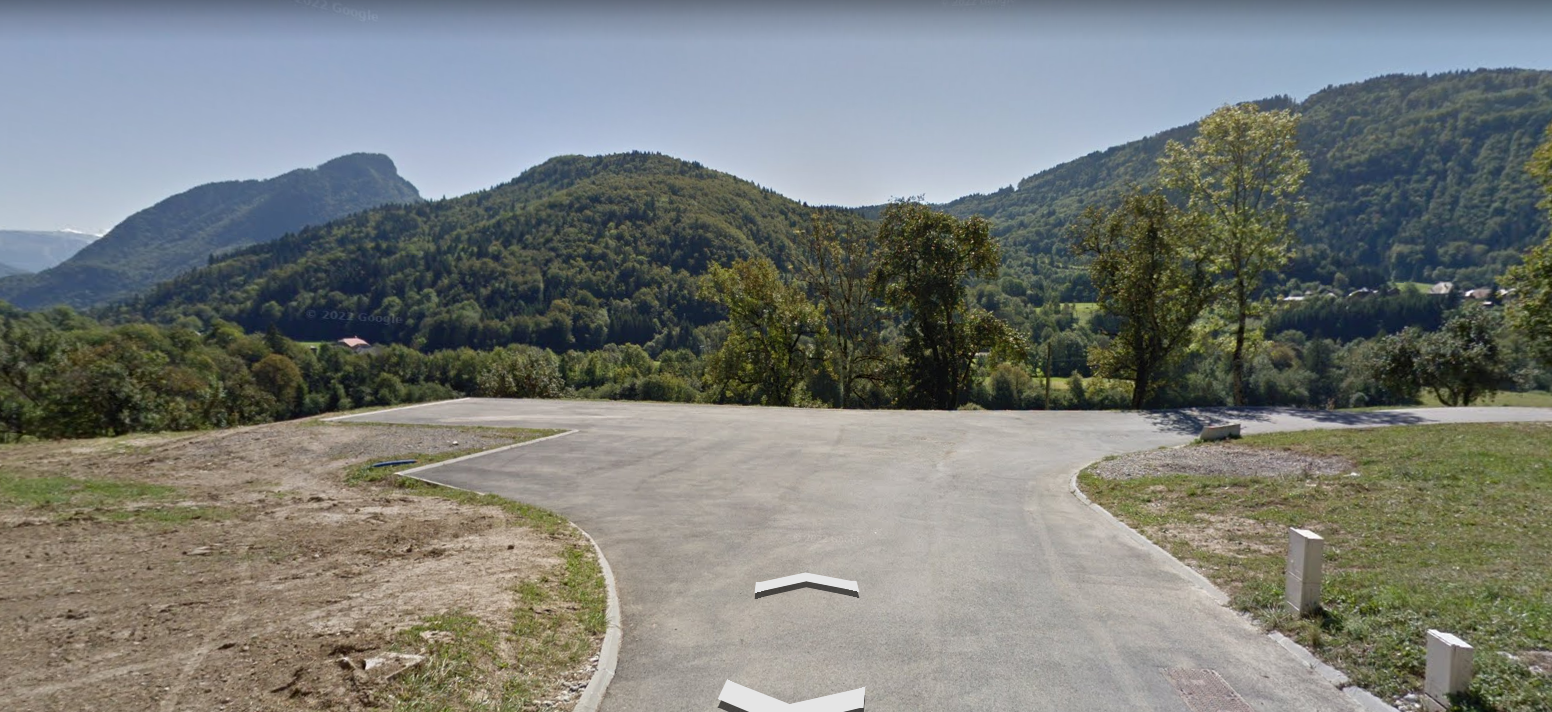 © Paragliding landing zone parking lot - Google earth