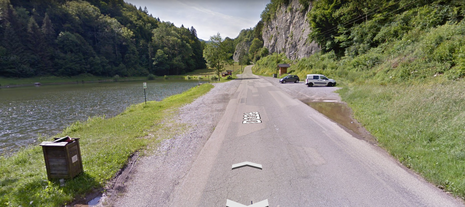 © Parking du Lac d'Anthon - Google earth