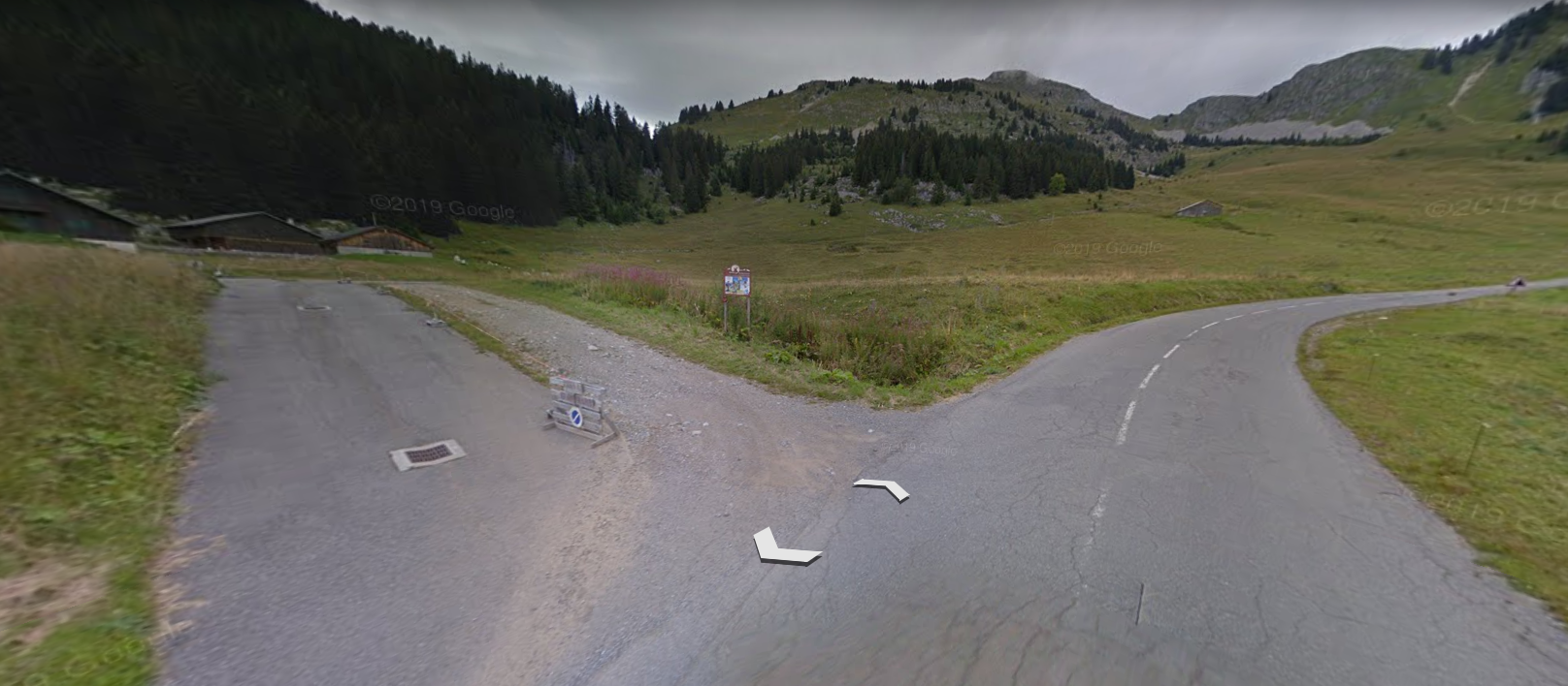 © Chalets de la Mary parking lot - Google earth