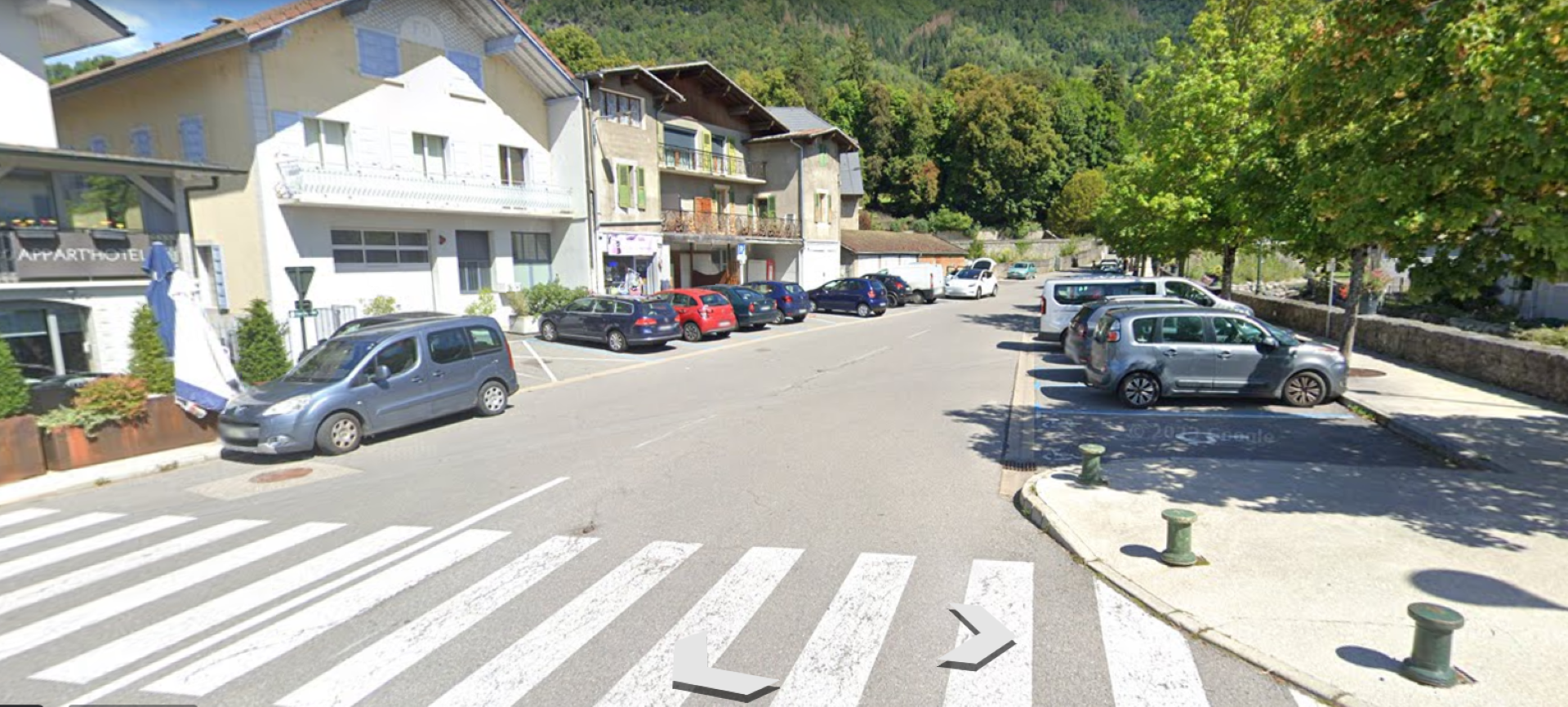 © Parking du Parc du Château / Quai du Bras de Fer - Praz de Lys Sommand Tourisme