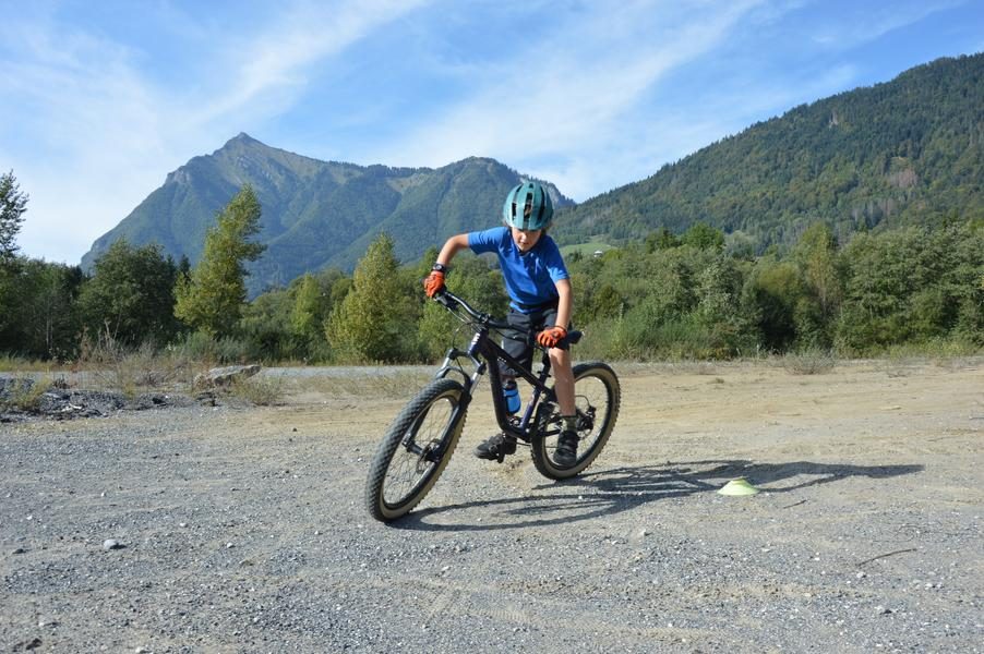 © Mountain bike courses for children - Bike Experience