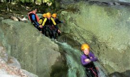 Discovery of canyoning in family with Trekycimes