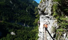 Between hiking and climbing, discover the via ferrata