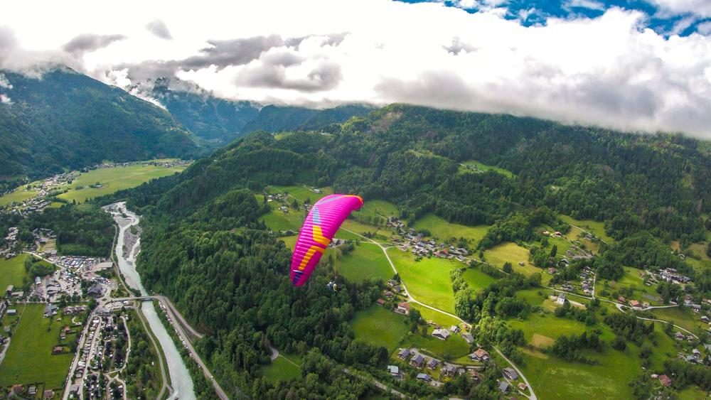 © Paragliding first flight - Prestigious flight - Les Hirondailes