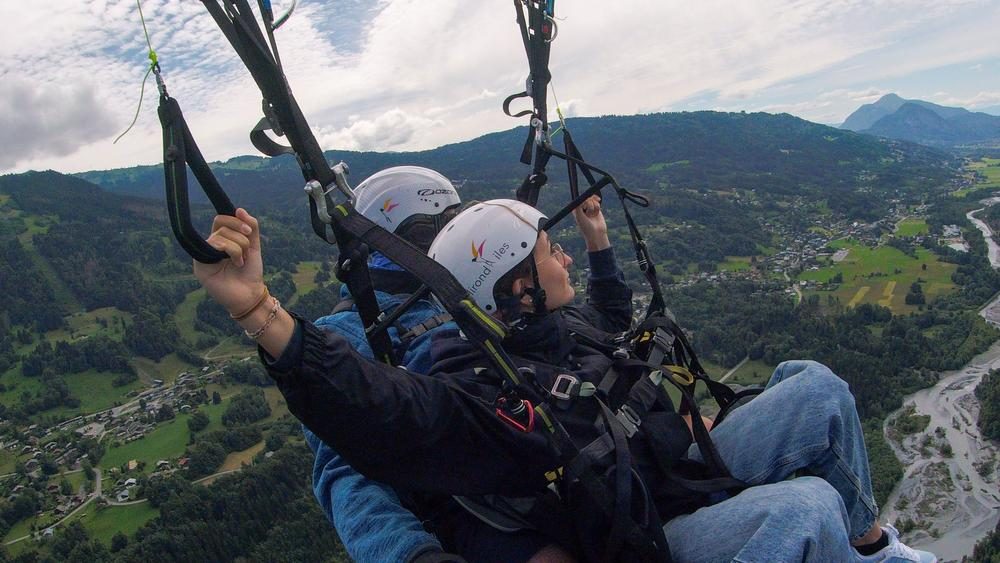 © Paragliding first flight - Discovery flight - Les Hirondailes