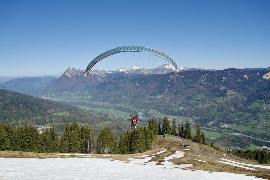 © Paragliding first flight - Prestigious flight - Les Hirondailes