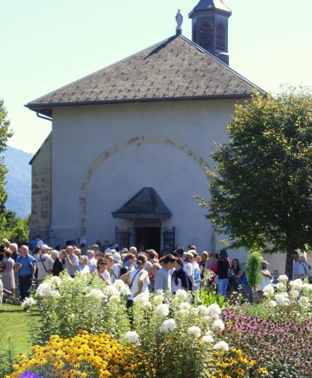 Tour of the Lac de Flérier and villages