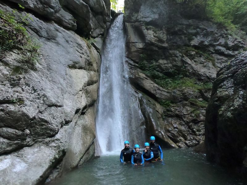 © Supervised trip to discover canyoning - Eau'Giffre Canyoning