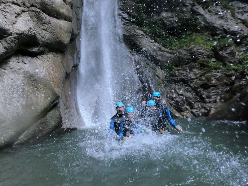 © Supervised trip to discover canyoning - Eau'Giffre Canyoning