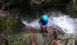 Supervised trip to discover canyoning