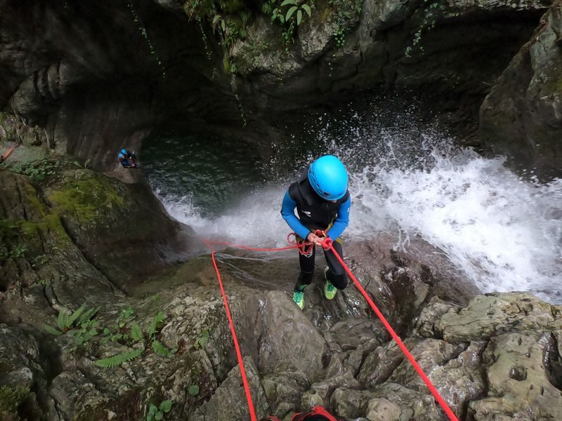 © Supervised trip to discover canyoning - Eau'Giffre Canyoning