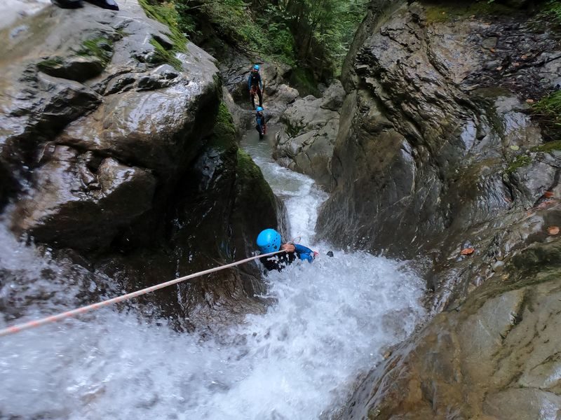 © Supervised trip to discover canyoning - Eau'Giffre Canyoning