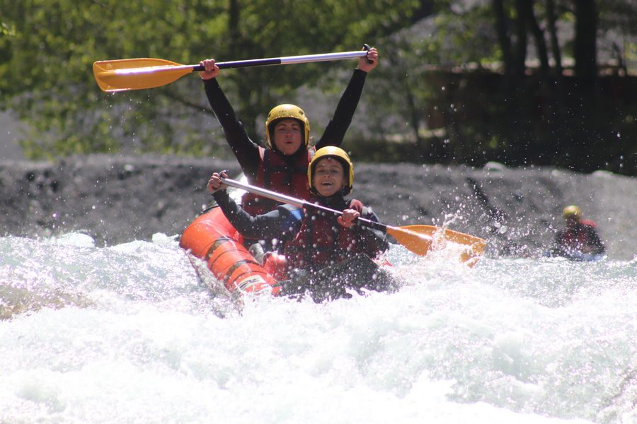 © Canoraft descent of the Giffre - Altitude Rafting