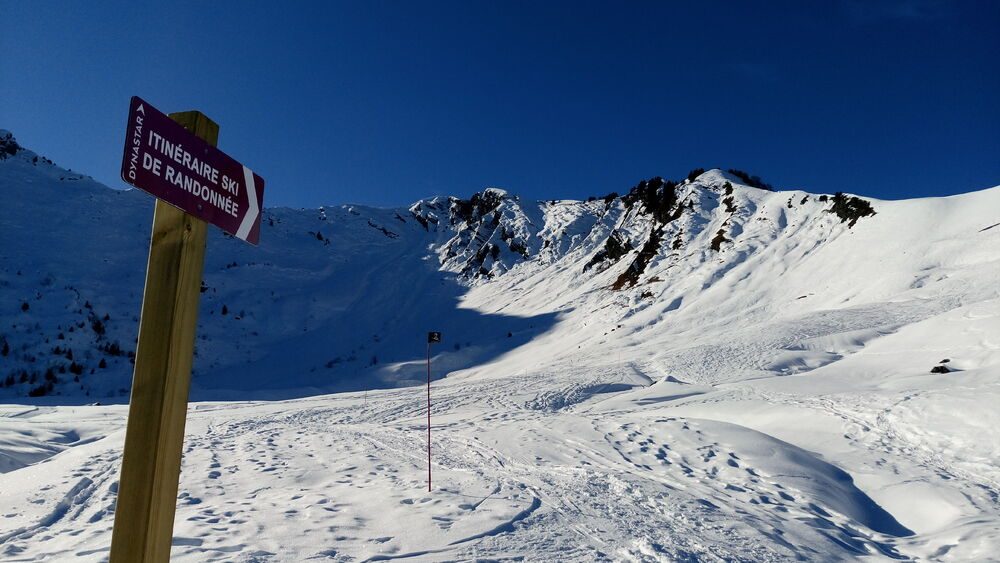 © Ski-touring: Uphill climb to the Lac de Roy - Praz de Lys Sommand Tourisme