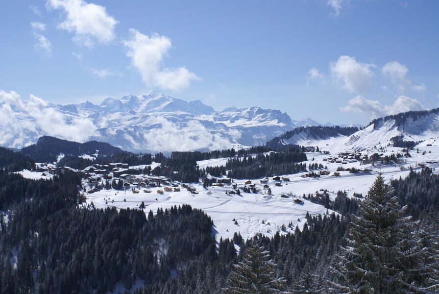 Crossing the Ramaz from Praz de Lys